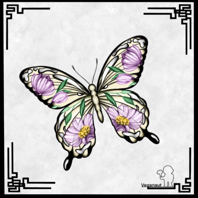 Schmetterling mit lila und gelben Blumenmotiven auf hellem Hintergrund.